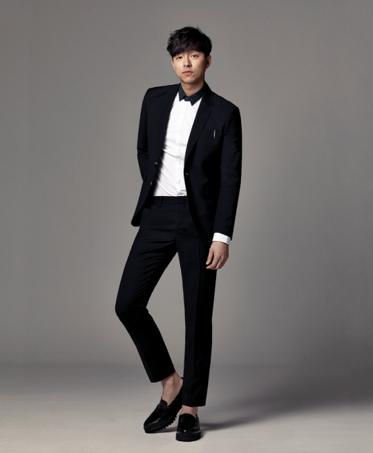 공유, 깔끔한 블랙 수트룩 '남성미 물씬'                                                                                                                                                  
