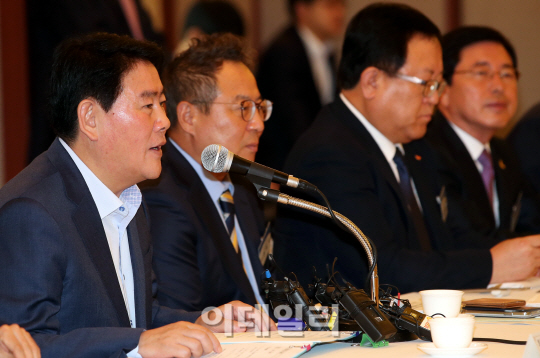 [포토]모두 발언하는 최경환 부총리