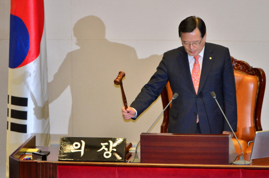 151일만에 법안 처리한 국회.. 1분당 1개꼴 ‘땅땅땅’