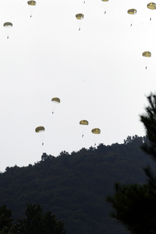 [포토] 특수부대원의 집단 강하