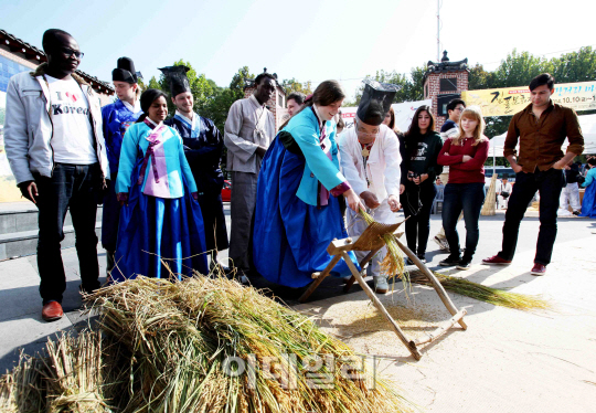 [포토]아산시 외암민속마을 짚풀문화제-2