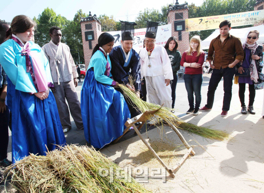 [포토]아산시 외암민속마을 짚풀문화제-3