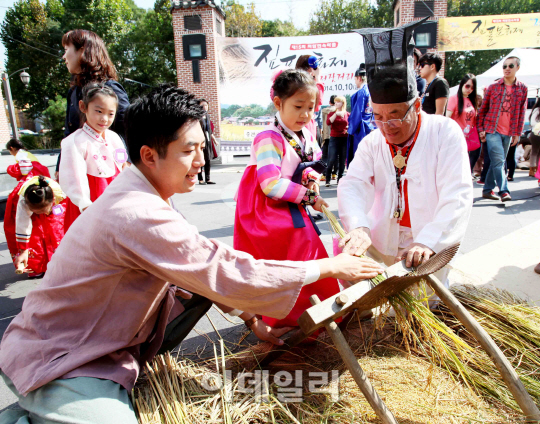 [포토]아산시 외암민속마을 짚풀문화제-11