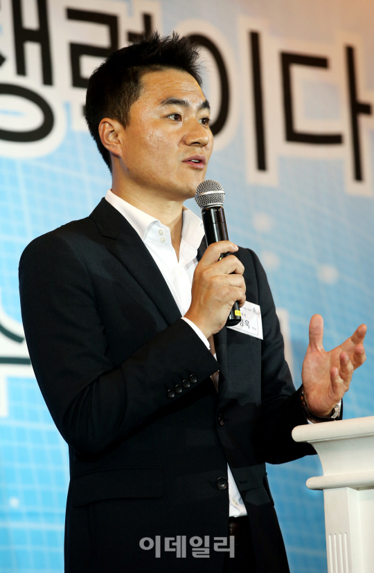 [포토]전통시장 상생협력 사례 발표하는 홍성욱 신세계 부장