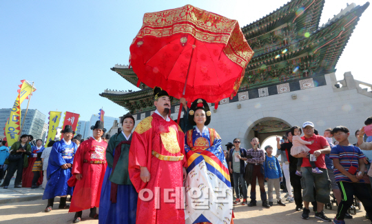 [포토]광화문에서 출발하는 조선왕실의 어가행렬