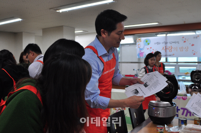 [포토]㈜리홈쿠첸, 노원에서 '사랑의 밥상' 진행