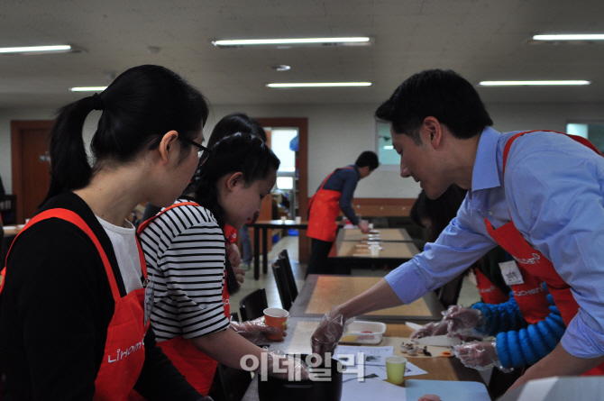 [포토]㈜리홈쿠첸, 노원에서 '사랑의 밥상' 진행