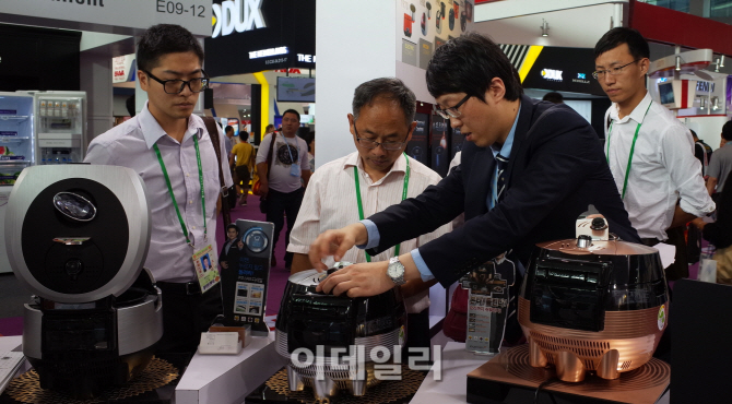 [포토] (주)리홈쿠첸, 중국 최대 무역전시회 캔톤페어 참가-3