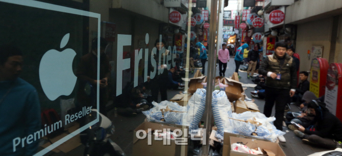 [포토]럭키백을 위한 밤샘 기다림