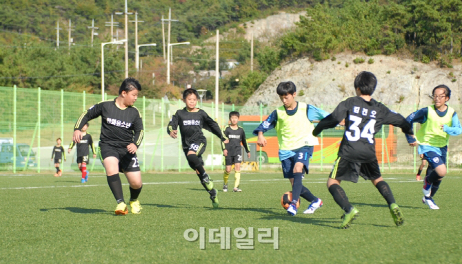 한화케미칼, 소외계층 아동 위한 '유소년 축구대회' 개최