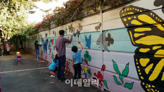 버려진 곳이 문화거리로...제1회 기찻길 옆 장터