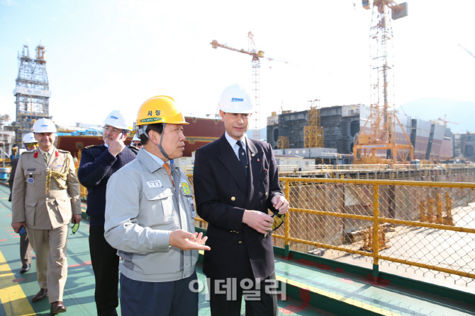 英  에드워드 왕자, 방산시장 '신흥 강자' 대우조선 방문