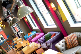 고급 호스텔·여행셀카, 글로벌 여행산업 바꾼다