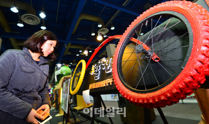 [포토]아이디어가 톡톡 튀는 간판이 한자리에 '한국 국제 사인 디자인전'