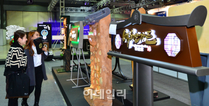 [포토]아이디어가 톡톡 튀는 간판이 한자리에 '한국 국제 사인 디자인전'