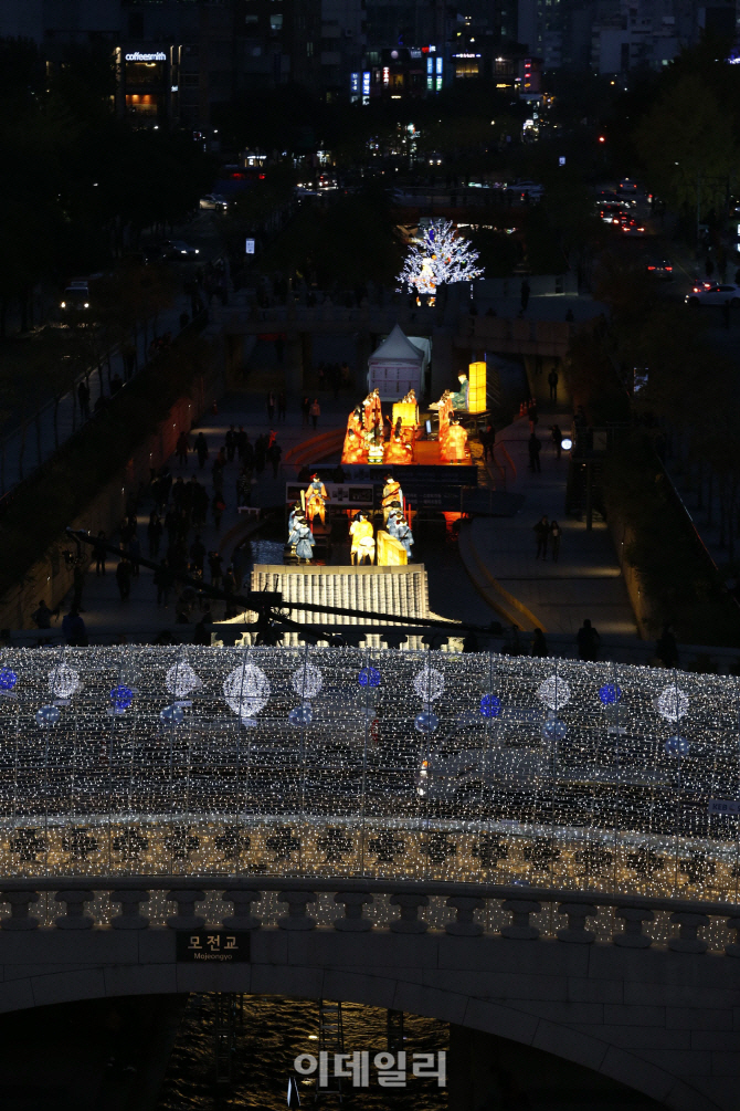 서울 빛초롱축제 개막, LED '밤의 향연'에 상권도 들썩