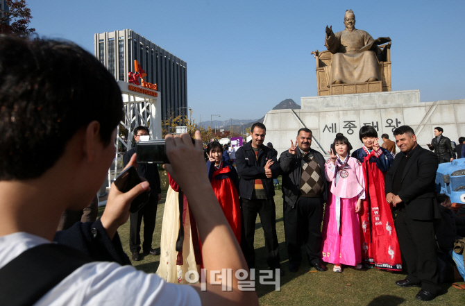 [포토]한복입고 인기만점!