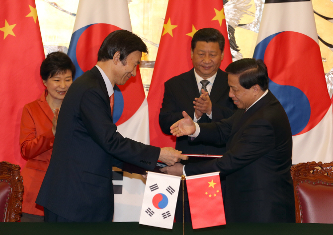 [포토] 외교관 및 공무 여권 비자 면제 협정 서명