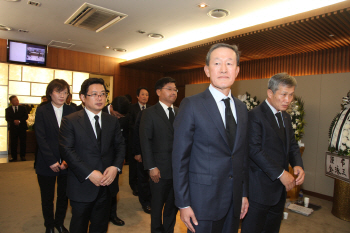 故 이동찬 코오롱 명예회장 빈소 이틀째 '애도물결'