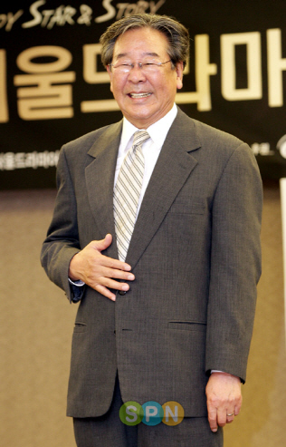 '국민아버지' 최불암, 은관문화훈장 수훈