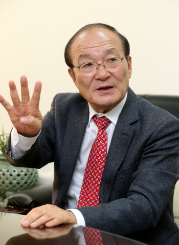 '미스터 건강보험' 김종대 이사장 "죽고자 하면 살 것이다"