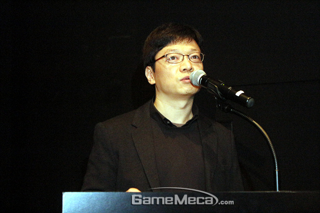 스마일게이트 권혁빈 회장 간만에 외출 “로스트 아크만 민다“