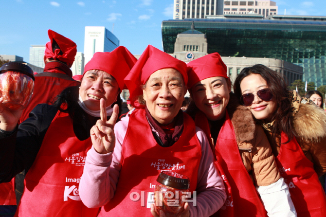 외국인도 매료된 김치의 매력, 김장체험행사