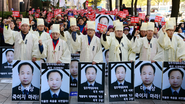 진중권, 경비원 분신 아파트 처사에 분노