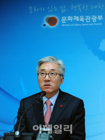 김종덕 장관 "日, 문화재 약탈 사과하고 목록 내놔야"