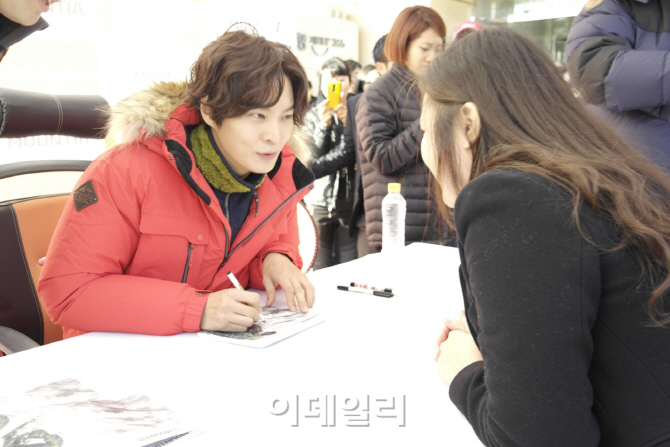 [포토]마운티아 주원 팬 사인회-1