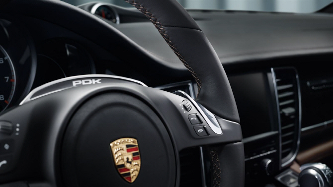 포르쉐 파나메라 익스클루시브, 스티어링 휠                                                                                                                                                         