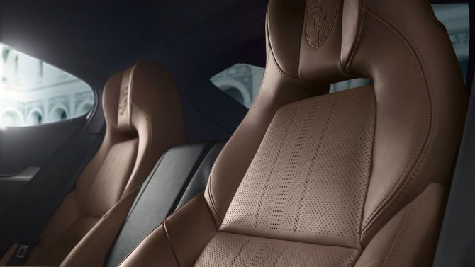 포르쉐 파나메라 익스클루시브, 차별화된 고급 가죽 시트                                                                                                                                             