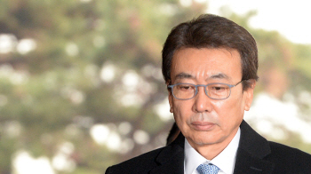 "불장난 누가 했나"..세상앞에 첫 등장한 정윤회