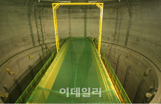 경주 방폐장 내년 초부터 본격 운영 (2보)