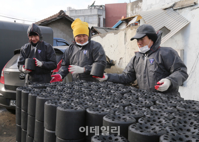 현대제철 남자양궁단 연탄나눔 이색 동계훈련