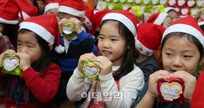 [포토]'저금통에 사랑 담았어요'