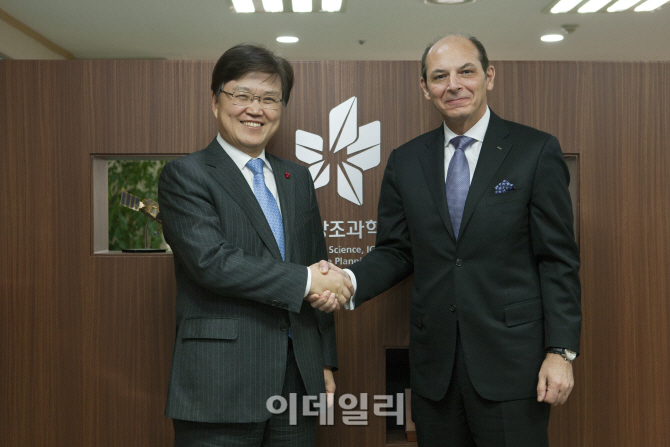 [포토]브르노 디 레오 IBM 수석부사장, 미래부 방문-1