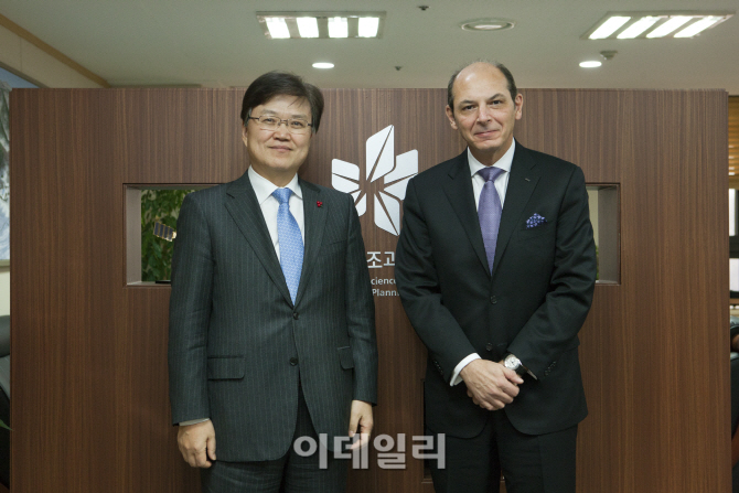 [포토]브르노 디 레오 IBM 수석부사장, 미래부 방문-3