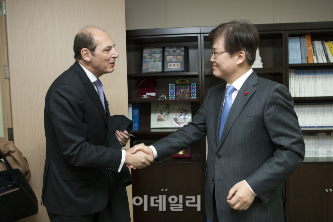 [포토]브르노 디 레오 IBM 수석부사장, 미래부 방문-4