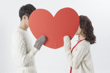 미혼女, 자취방서 男과 크리스마스를? 이렇게 많을 줄은..