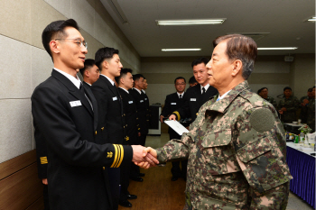 한민구 장관, 세월호 투입 SSU부대원에게 "진정한 영웅"                                                                                                                                          