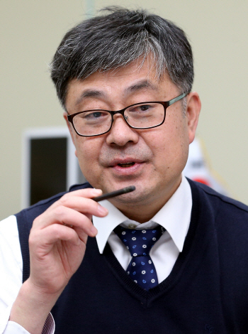 정치는 실용이 우선.."700MHz주파수, 통신 주는 게 낫다"