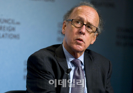 `비관론자` 스티븐 로치 "연준, 또다른 위기 초래할수도"