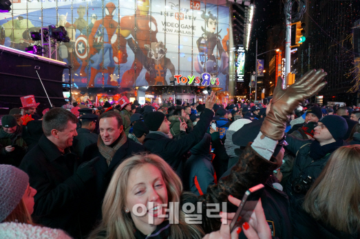[포토]'해피 뉴 이어~!' 환희의 타임스퀘어