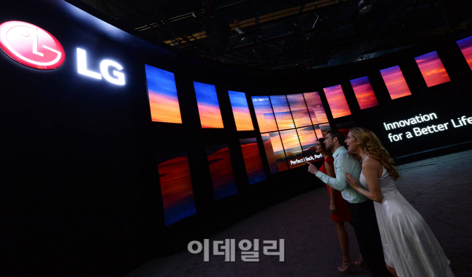 [CES 2015]LG전자 "올레드TV·트윈세탁기에 G워치R까지" 풀라인업