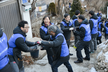 효성 신입사원 '사랑의 연탄나눔'