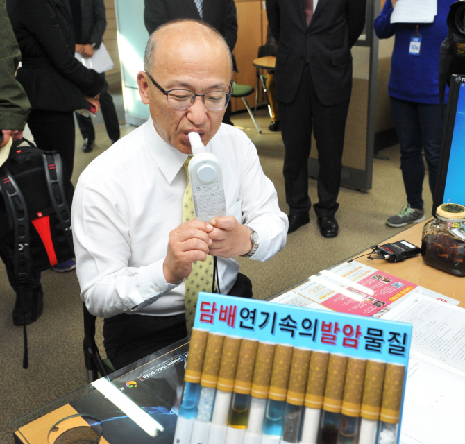 문형표 장관 "금연클리닉 이용하면 금연 성공확률 높다"