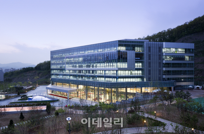 非 IT사업 강화하는 다우기술, 올해 6개 영화에 돈 푼다 - 뉴스 썸네일 이미지