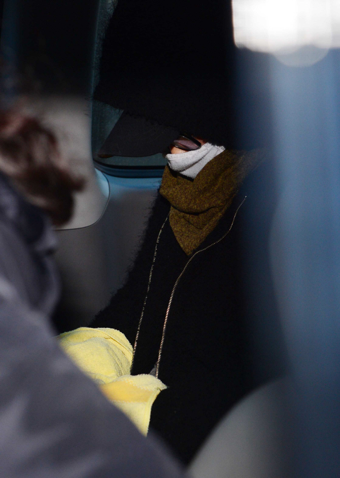 [포토] 경찰호송차량 탑승한 '원아 폭행' 양모씨