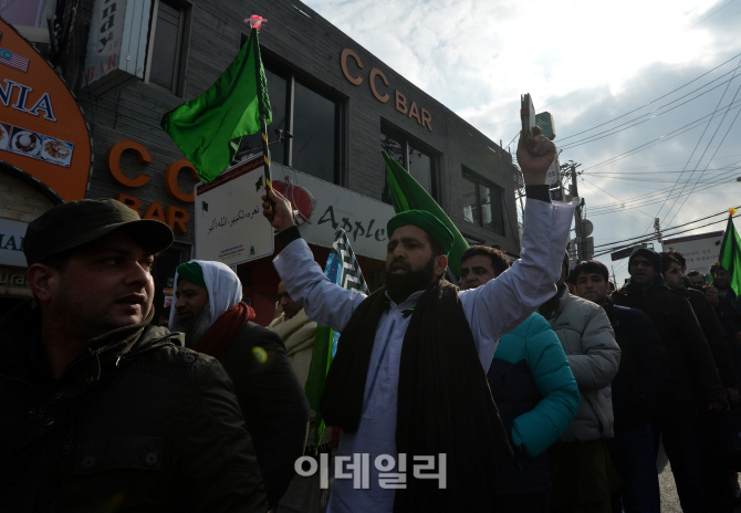 [포토]거리로 나선 주한 이슬람교도들